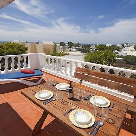 Lovely Mojones Casa Jasmine Heated Pool Short Walk To Vila Puerto del Carmen (Lanzarote)