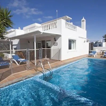 Villa Lovely Mojones Casa Jasmine Heated Pool Short Walk To Puerto del Carmen (Lanzarote)