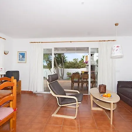 Lovely Mojones Casa Jasmine Heated Pool Short Walk To Puerto del Carmen (Lanzarote)