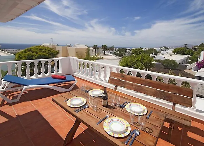 Lovely Mojones Casa Jasmine Heated Pool Short Walk To Villa Puerto del Carmen (Lanzarote)